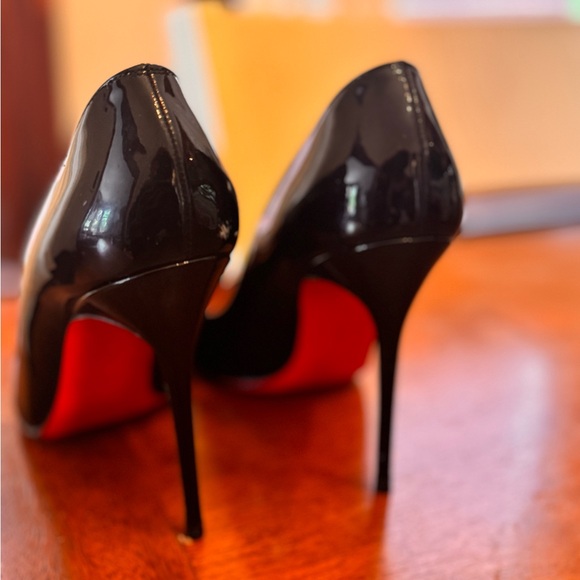 Louis Vitton shoes for sell I bought it 1100 and hoping to sell it for 600 - Picture 4 of 6